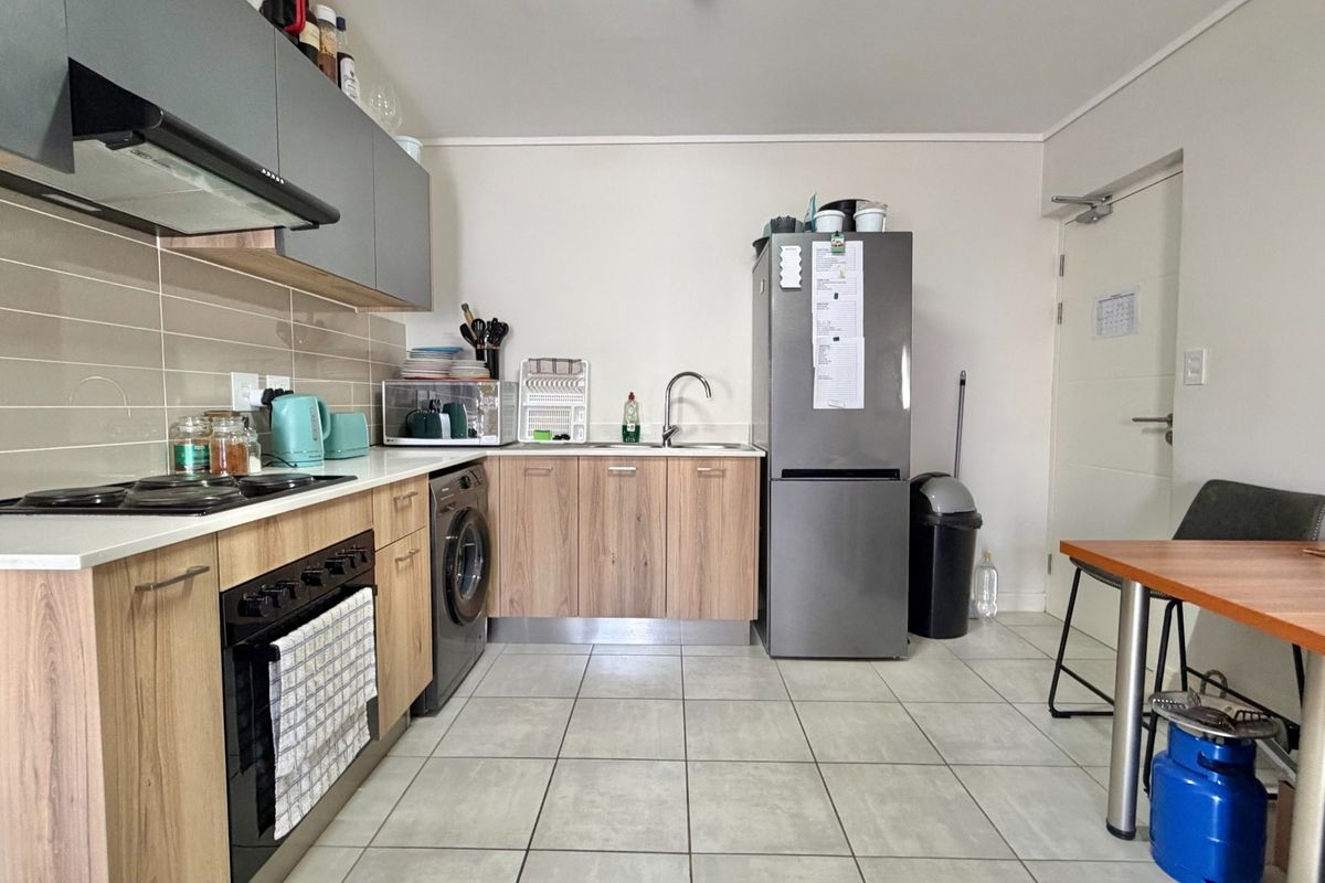 Modern Lockup and go Apartment in the popular Greenbay Estate!! - Photo 5