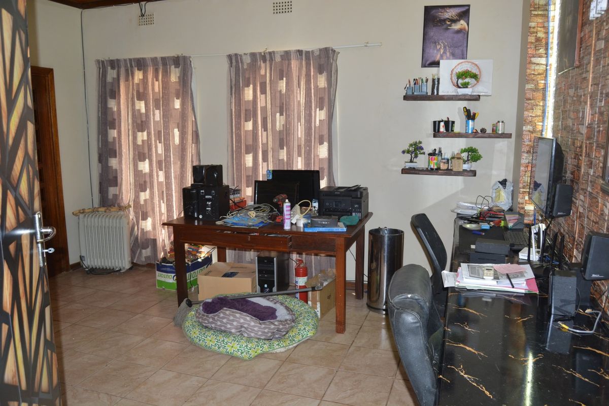 Off The Grid 4 Bedroom House For Sale! - Photo 4