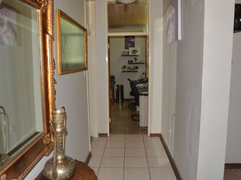 Off The Grid 4 Bedroom House For Sale! - Photo 10