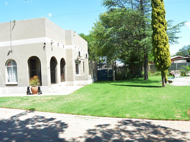 Off The Grid 4 Bedroom House For Sale! - Photo 2