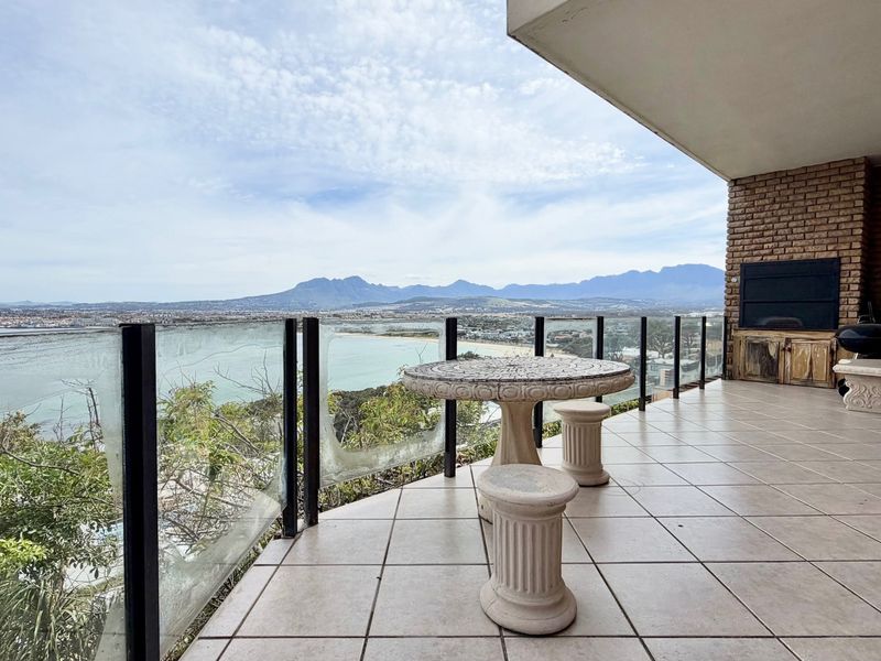 Spectacular Ocean Views | Exceptional 392m2 Two-Level Apartment - Photo 3