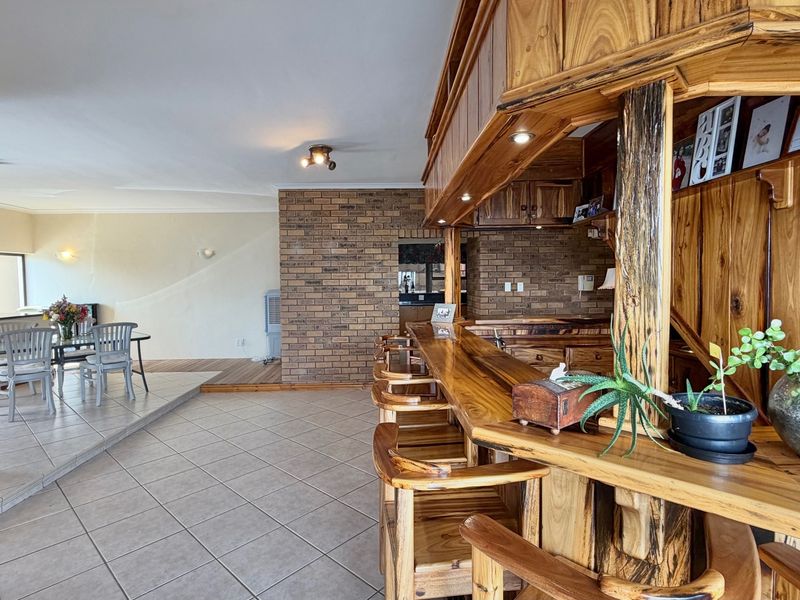 Spectacular Ocean Views | Exceptional 392m2 Two-Level Apartment - Photo 5