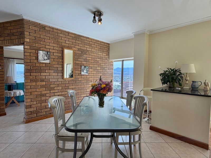 Spectacular Ocean Views | Exceptional 392m2 Two-Level Apartment - Photo 8