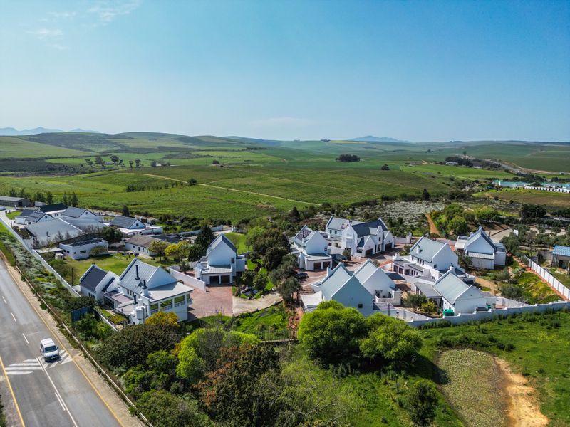 Property for Sale with Dual Living in Estate in Botrivier - Photo 7