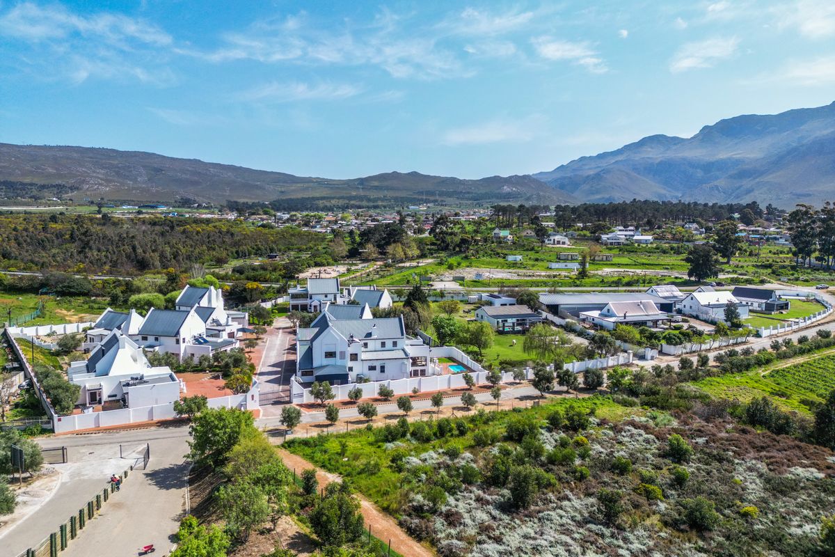 Property for Sale with Dual Living in Estate in Botrivier - Photo 5