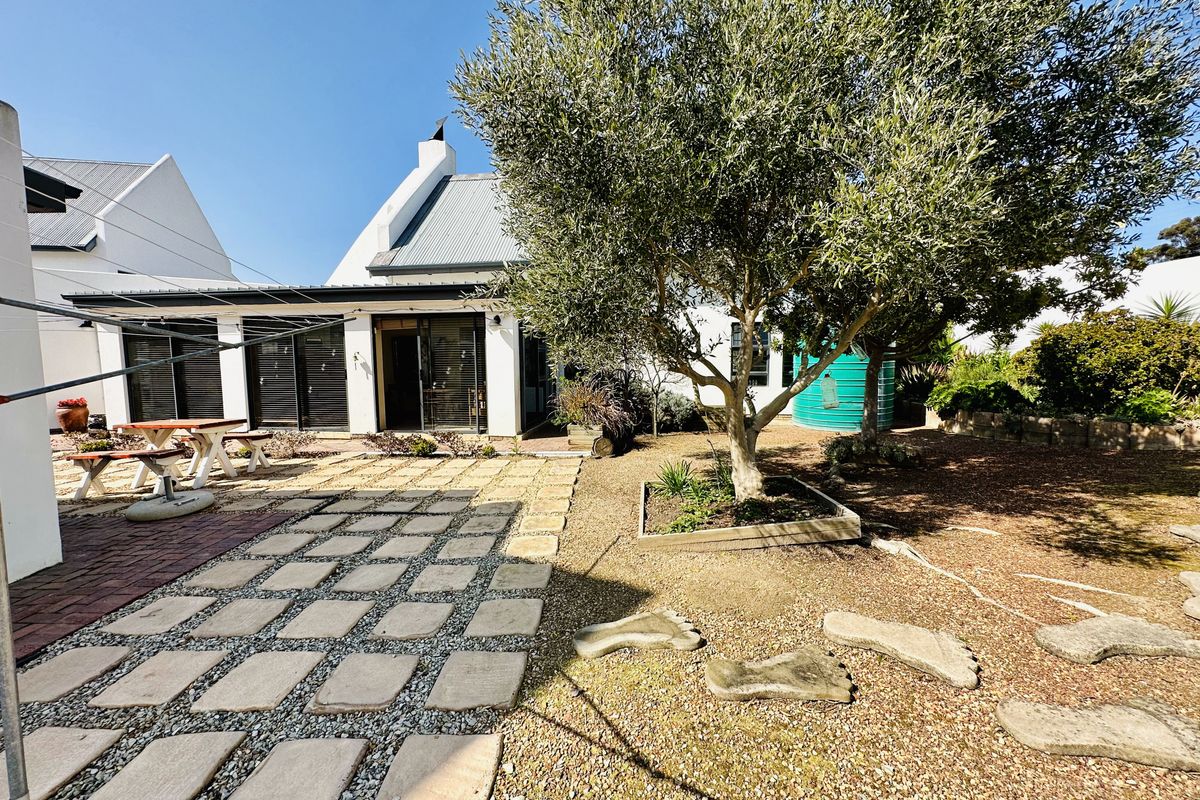 Property for Sale with Dual Living in Estate in Botrivier - Photo 4