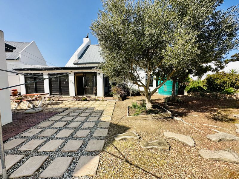 Property for Sale with Dual Living in Estate in Botrivier - Photo 4