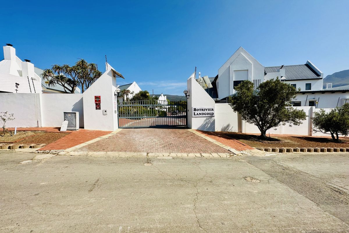 Property for Sale with Dual Living in Estate in Botrivier - Photo 2