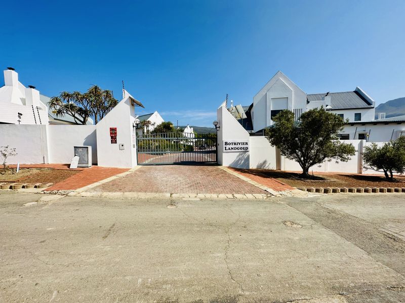 Property for Sale with Dual Living in Estate in Botrivier - Photo 2