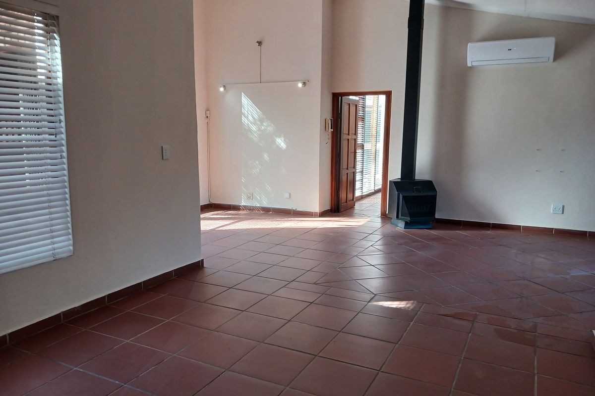 Main Road Visibility, Immediate Availability — A Versatile Property Suited to Family Living or Busi - Photo 4