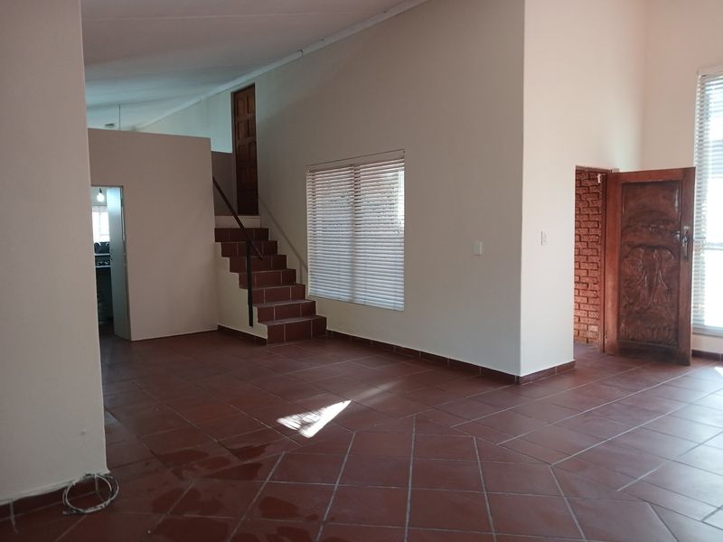 Main Road Visibility, Immediate Availability — A Versatile Property Suited to Family Living or Busi - Photo 5