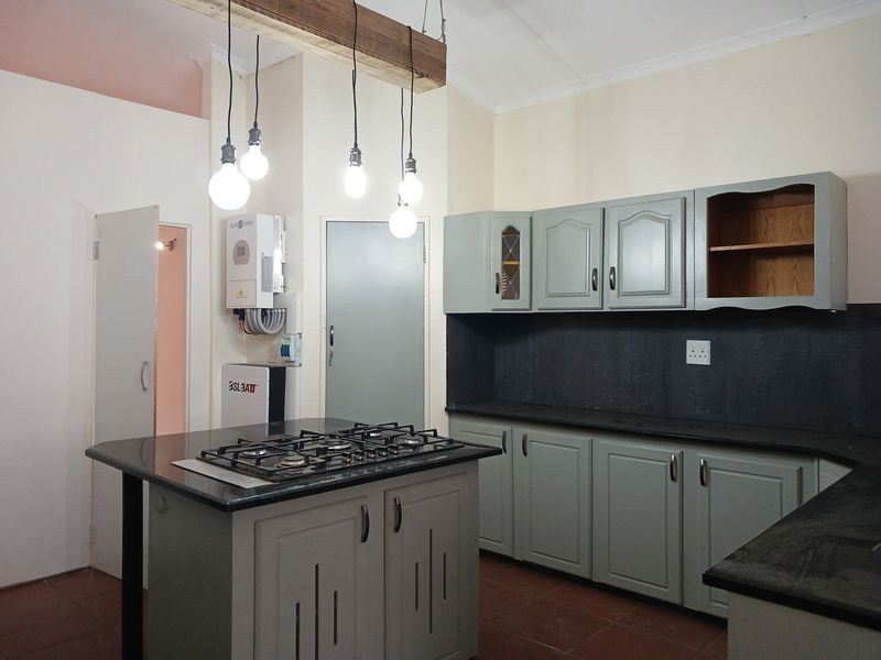 Main Road Visibility, Immediate Availability — A Versatile Property Suited to Family Living or Busi - Photo 9