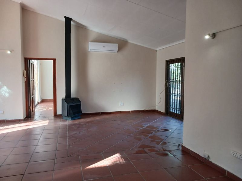 Main Road Visibility, Immediate Availability — A Versatile Property Suited to Family Living or Busi - Photo 7