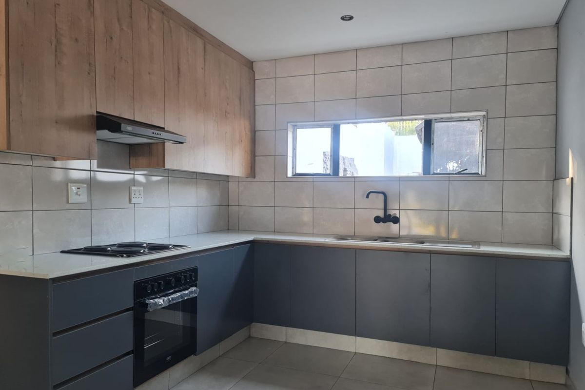 Modern 2-Bedroom, 1-Bathroom Apartment for Rent - Photo 2
