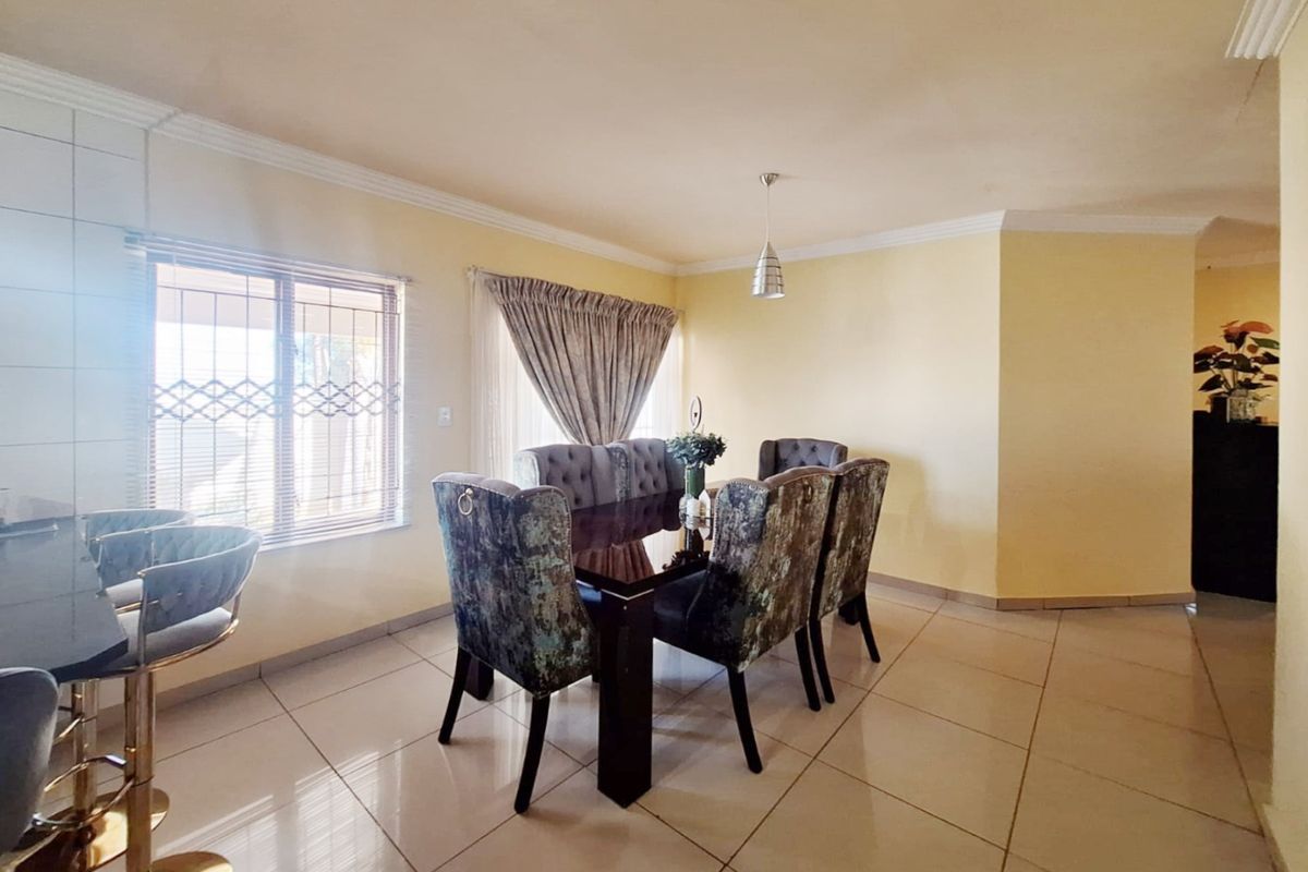 Charming 3 Bedroom Family Home in a Secure Estate - Photo 3