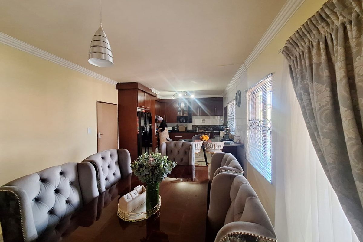 Charming 3 Bedroom Family Home in a Secure Estate - Photo 4