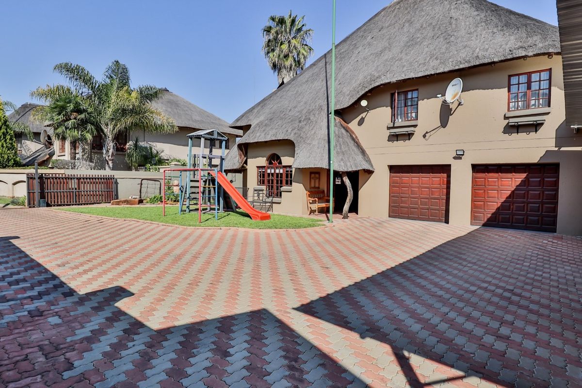 A home you’ll be proud to own! - Photo 4