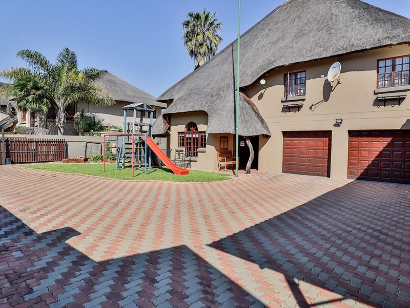 A home you’ll be proud to own! - Photo 4