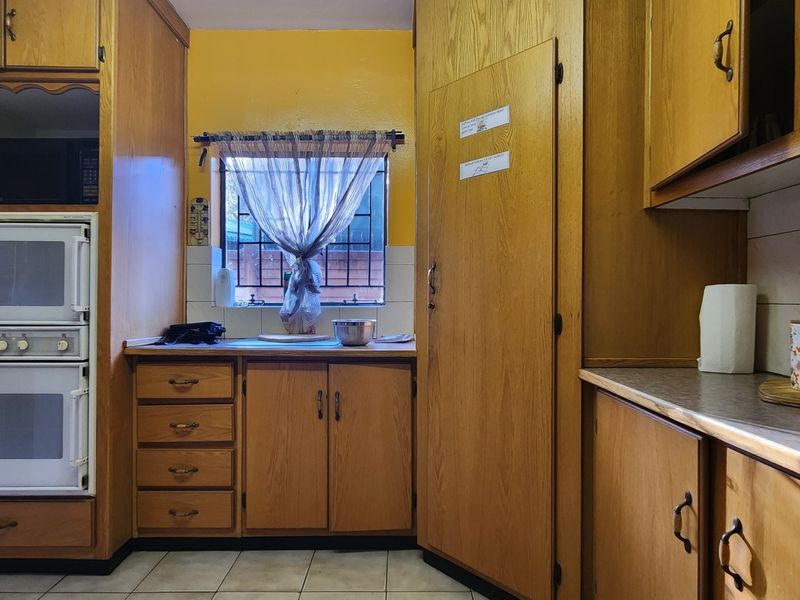 Prime Property in Schoemansville: Your Gateway to Endless Possibilities!" - Photo 6