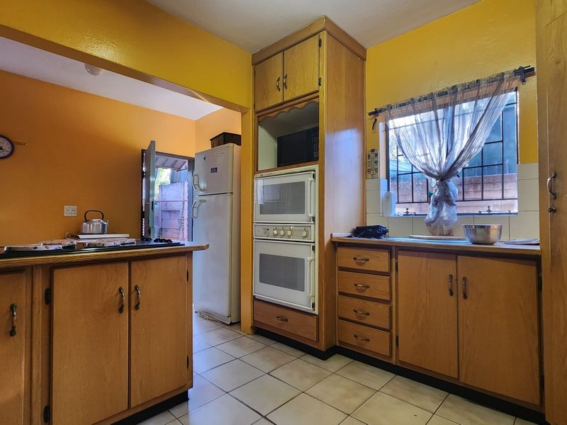 Prime Property in Schoemansville: Your Gateway to Endless Possibilities!" - Photo 5