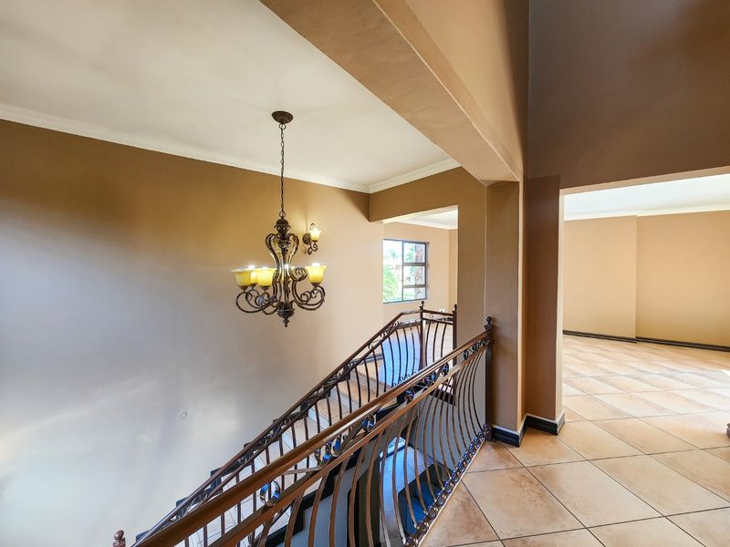 Spacious Family Home with Generous Garden in Secure Melodie Complex - Photo 8