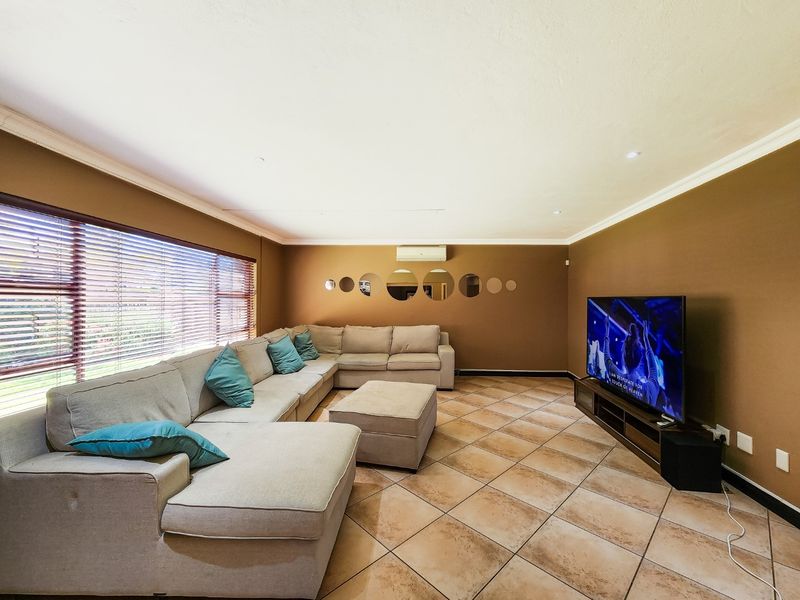 Spacious Family Home with Generous Garden in Secure Melodie Complex - Photo 7