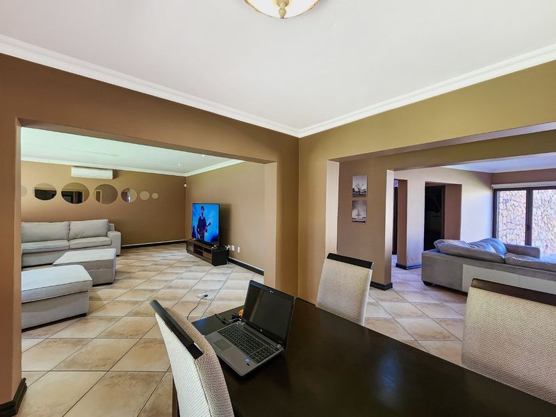 Spacious Family Home with Generous Garden in Secure Melodie Complex - Photo 6