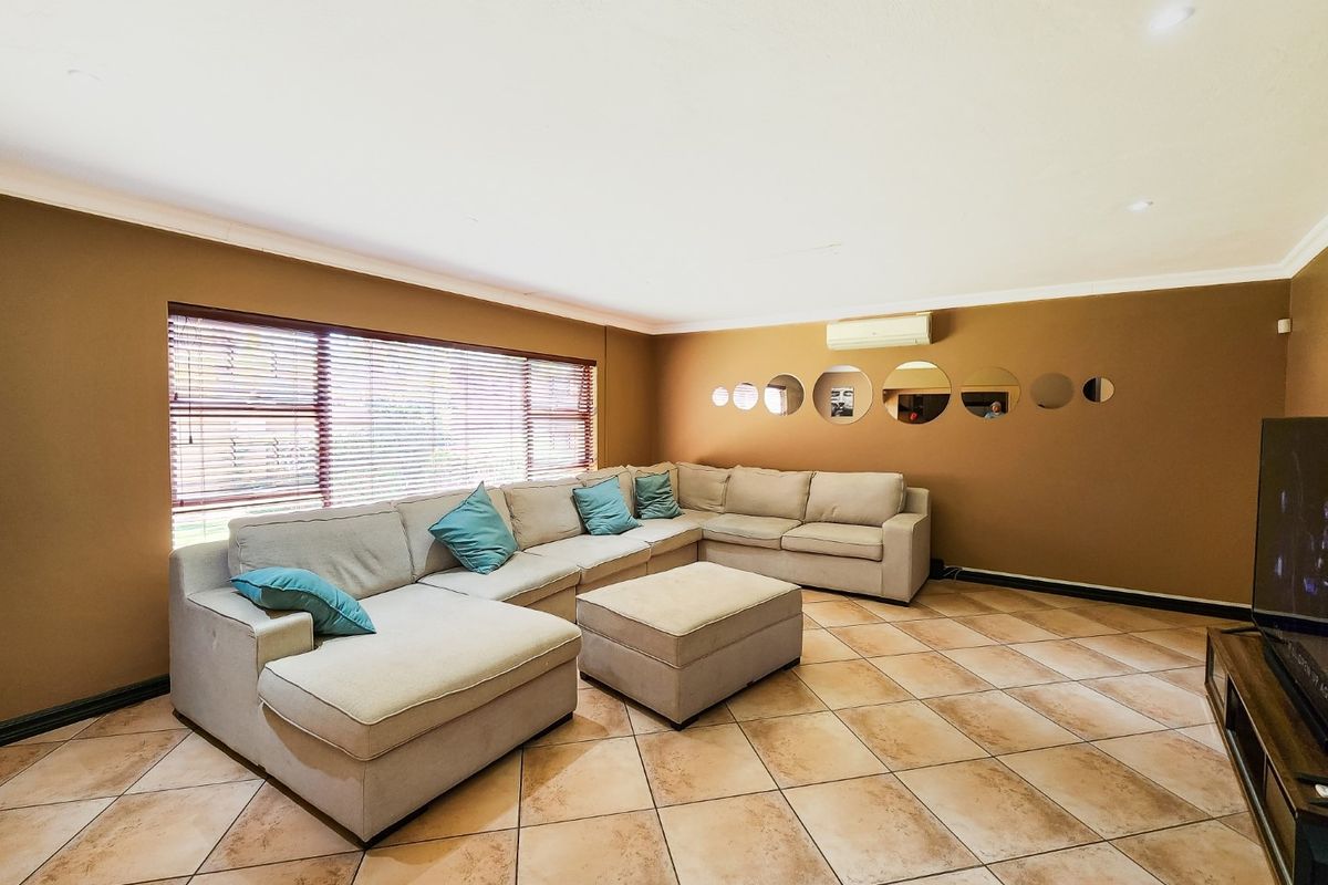 Spacious Family Home with Generous Garden in Secure Melodie Complex - Photo 4