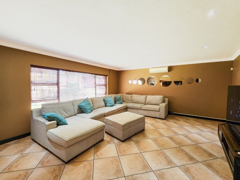 Spacious Family Home with Generous Garden in Secure Melodie Complex - Photo 4