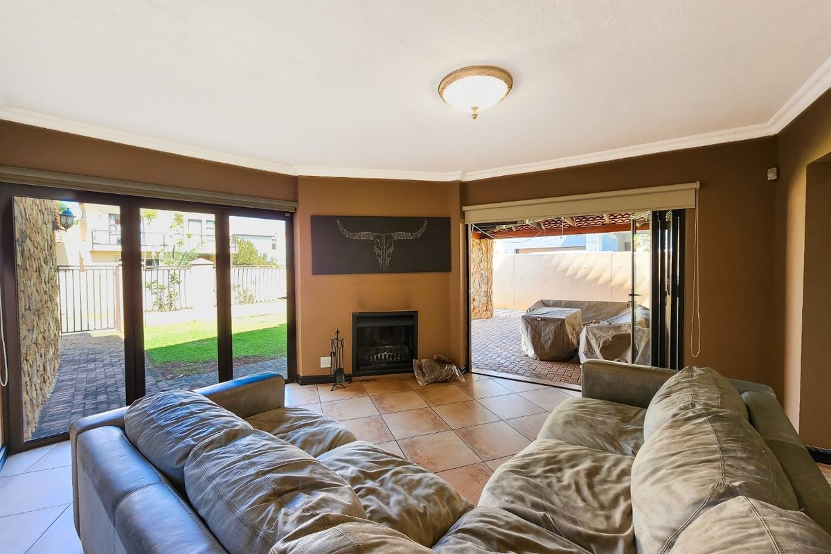 Spacious Family Home with Generous Garden in Secure Melodie Complex - Photo 2