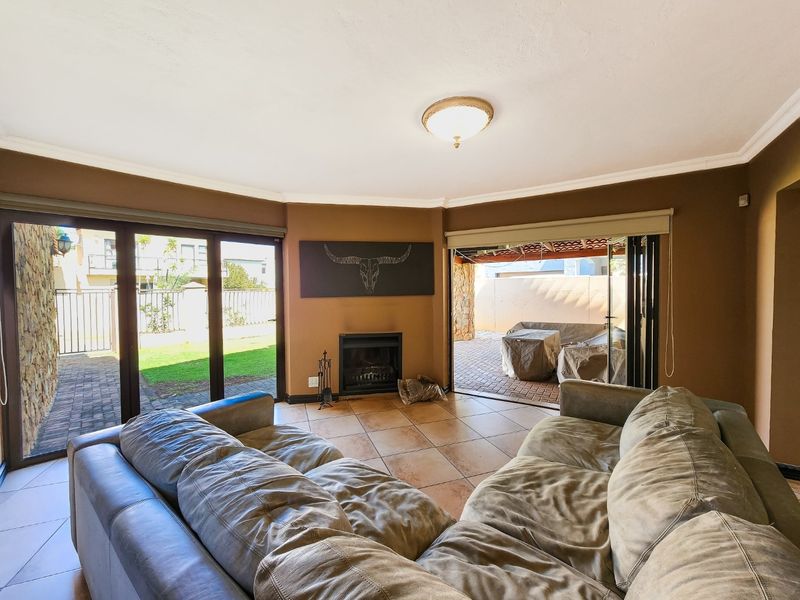 Spacious Family Home with Generous Garden in Secure Melodie Complex - Photo 2