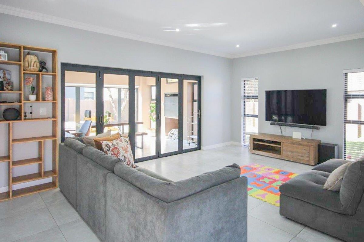 House For Sale In Hartbeespoort - Photo 3