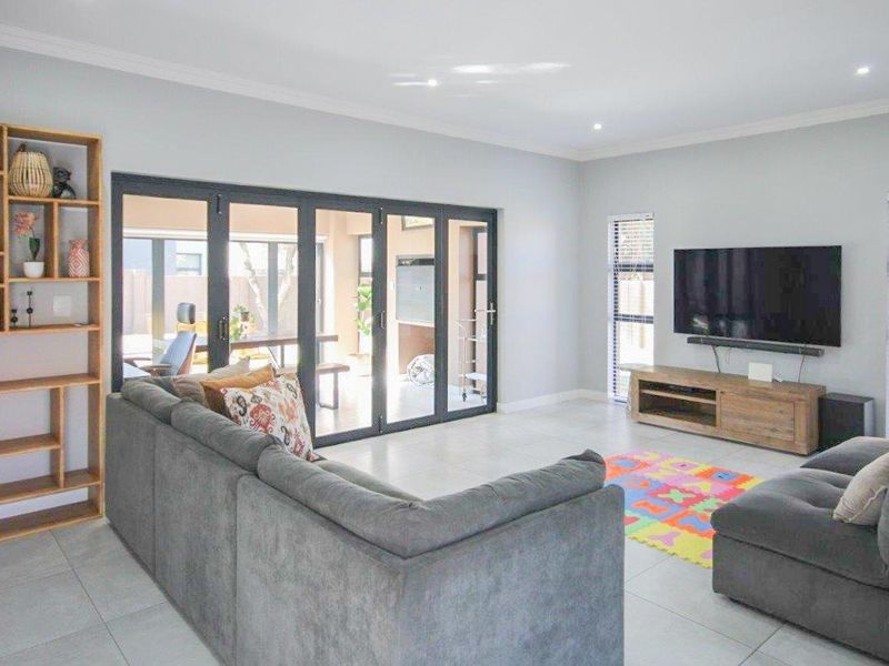 House For Sale In Hartbeespoort - Photo 3