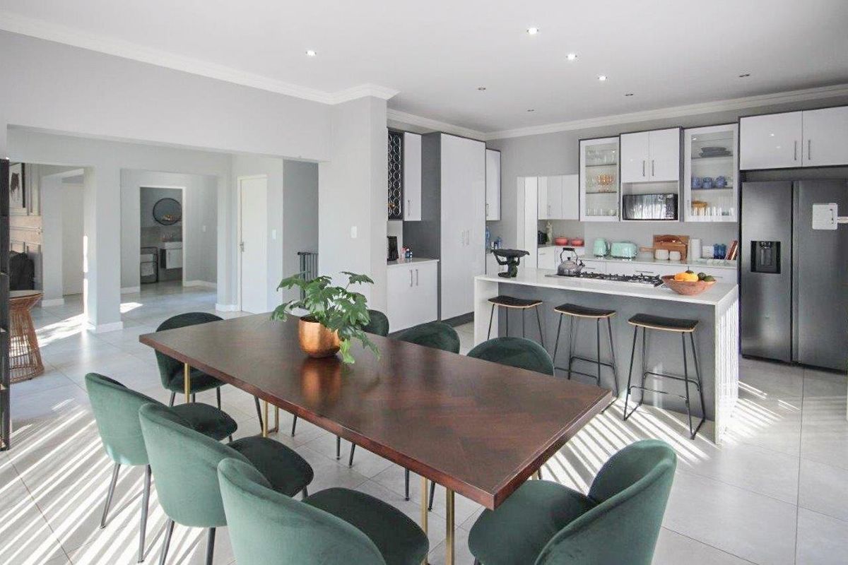 House For Sale In Hartbeespoort - Photo 2