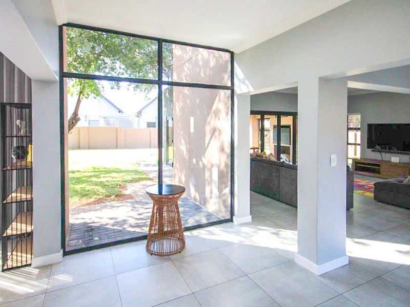 House For Sale In Hartbeespoort - Photo 10