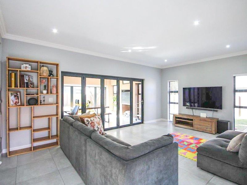 House For Sale In Hartbeespoort - Photo 7