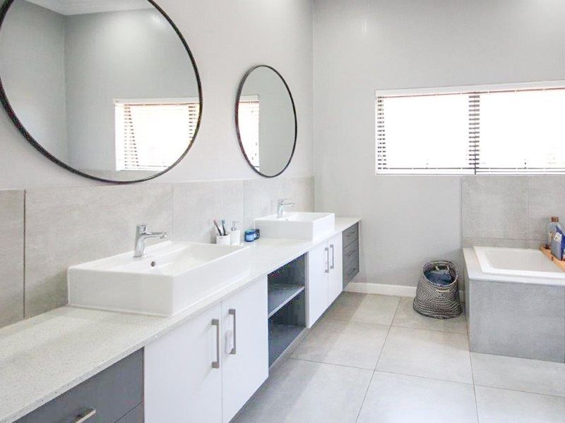 House For Sale In Hartbeespoort - Photo 5