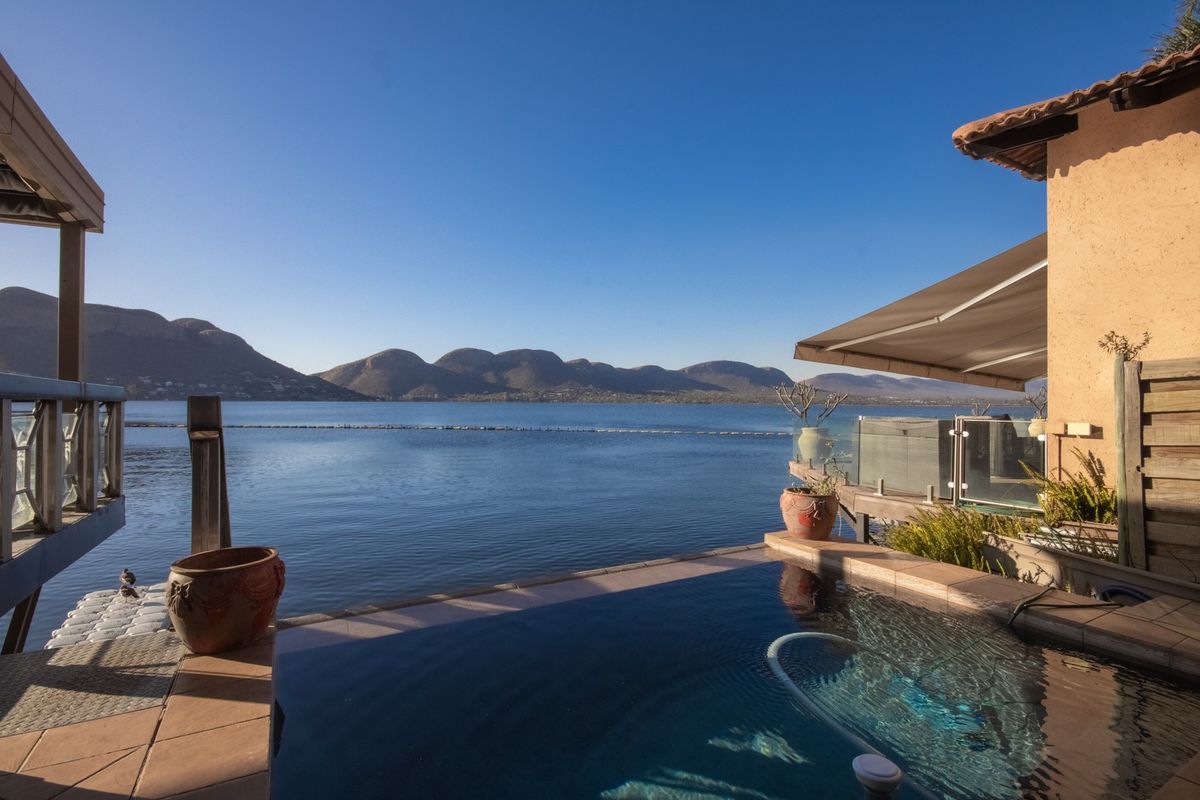 Luxury 4 bedroom Lakeside Living at Pecanwood Estate - Photo 3