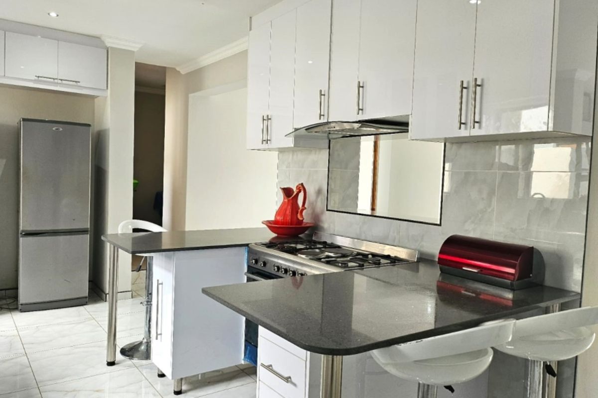 Exquisite 5-Bedroom, 5.5-Bathroom Double-Storey Home in Xanadu, for sale! - Photo 5