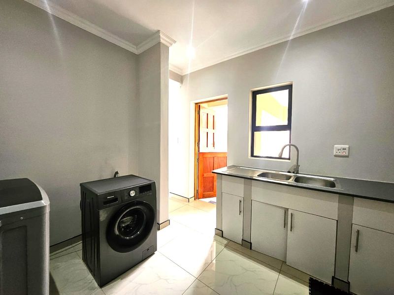 Exquisite 5-Bedroom, 5.5-Bathroom Double-Storey Home in Xanadu, for sale! - Photo 6