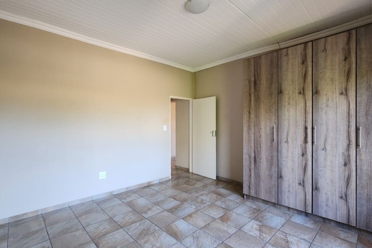 Apartment For Sale In Hartbeespoort - Photo 4