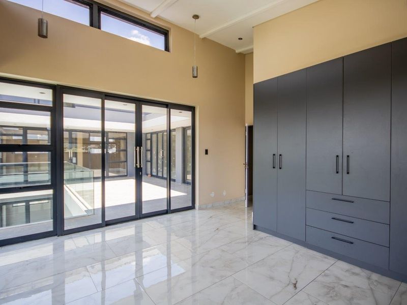 Luxury living fit for royalty - Photo 5