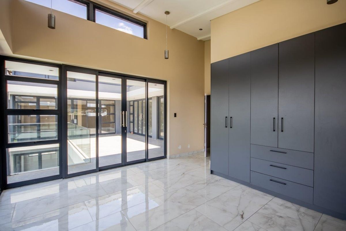 Luxury living fit for royalty - Photo 5