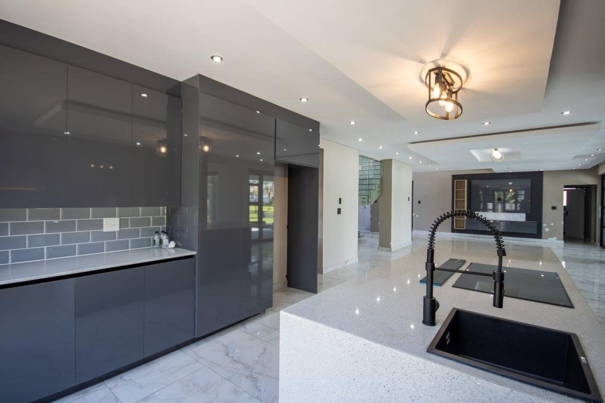 Luxury living fit for royalty - Photo 3