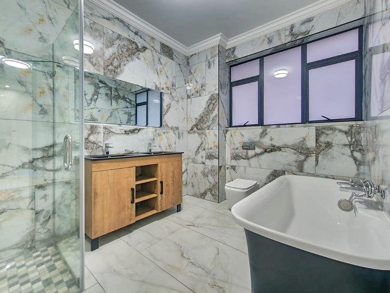 Luxury living fit for royalty - Photo 9