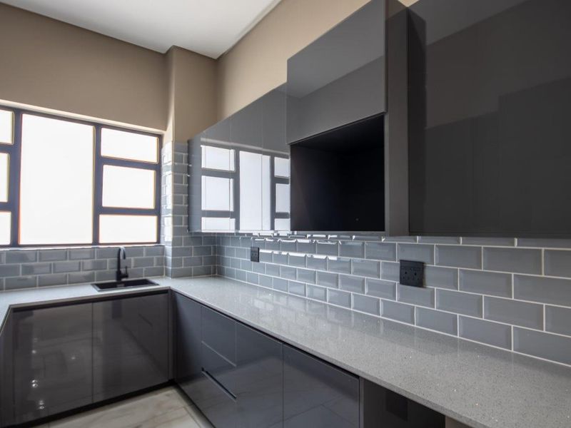 Luxury living fit for royalty - Photo 6