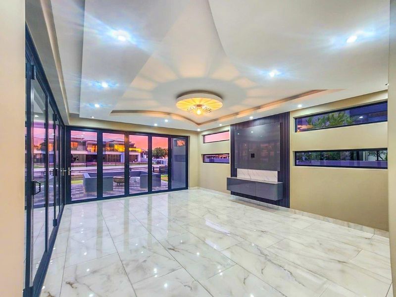 Luxury living fit for royalty - Photo 4