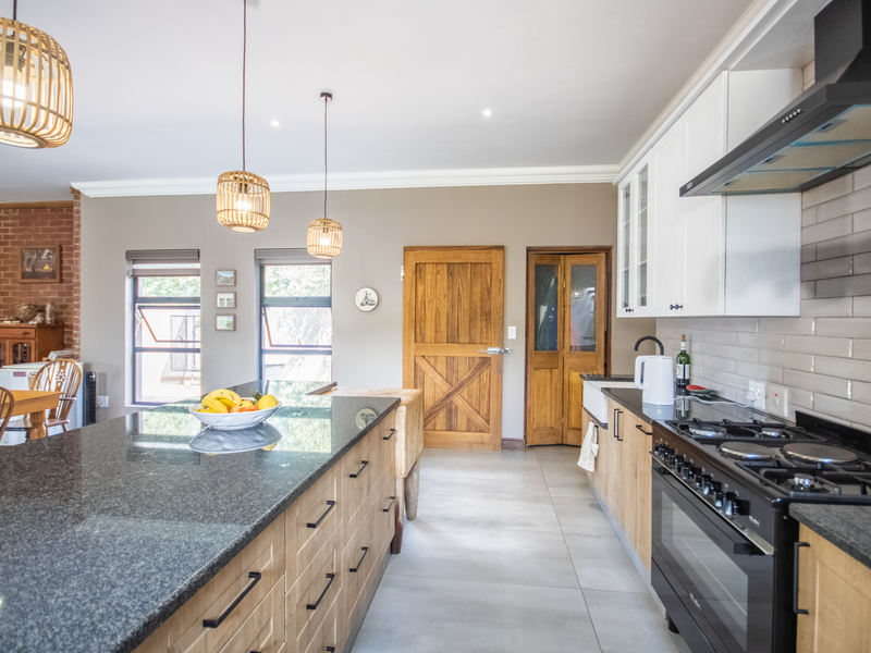 5 Bedrooms and study -Charming Industrial Farmhouse on the Hill - Photo 6