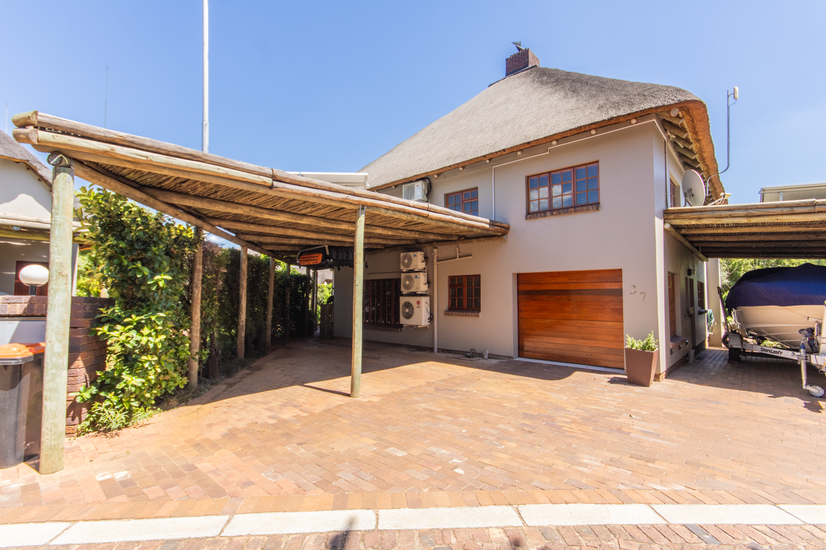 House For Sale In Hartbeespoort - Photo 4