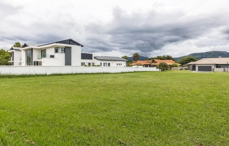 Expansive Stand with Greenbelt Views & Golf Course Access in The Islands Estate